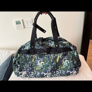 Lululemon All You Need Duffel (Floral Backdrop White Multi / Deep Coal)